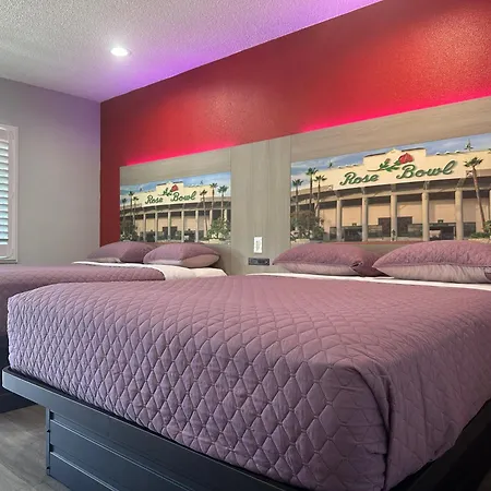 Hi-Way Host Motel Pasadena Exterior photo