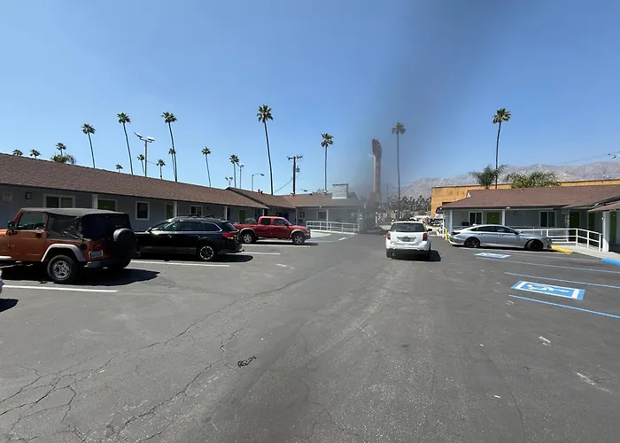 Hi-Way Host Motel