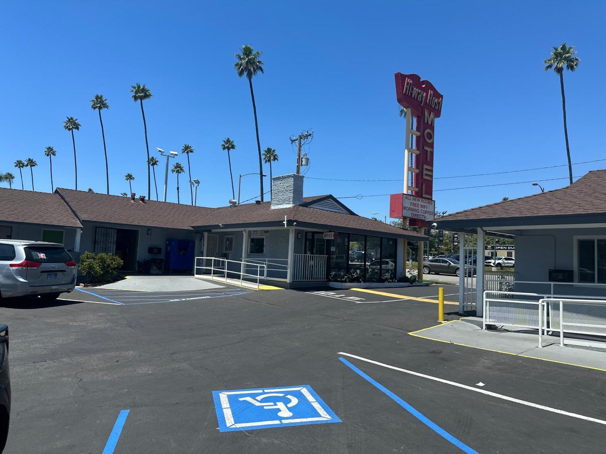 Hi-way Host * Pasadena