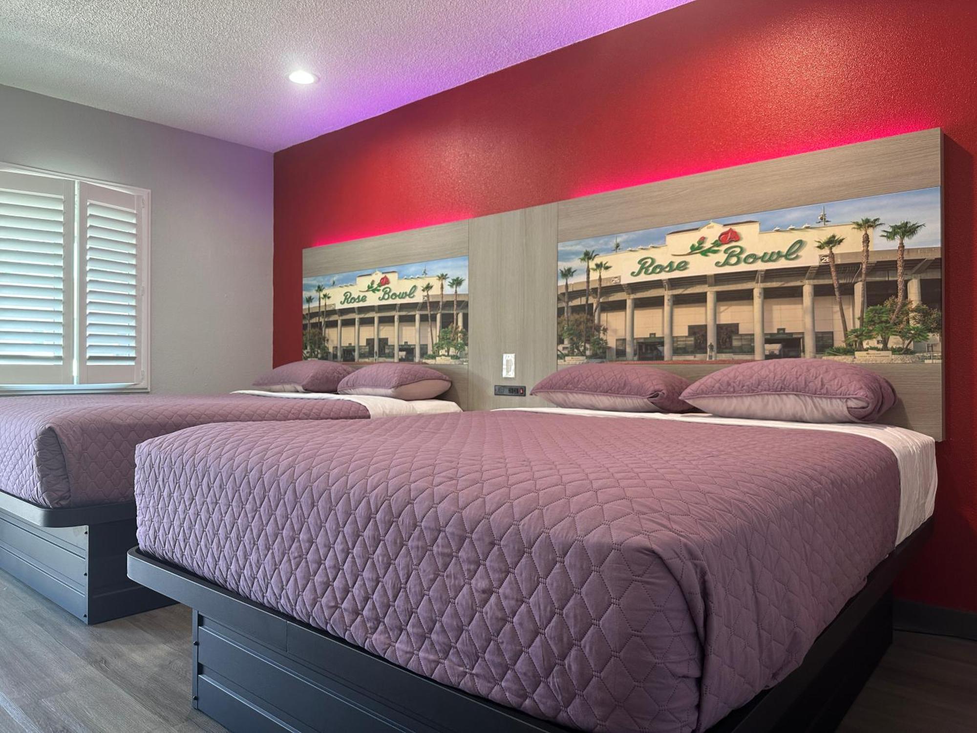 Hi-way Host Motel